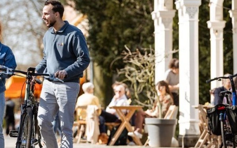 <p>Plan je een meerdaagse fietstocht? Ontdek de mooiste routes, praktische tips voor materiaal en inspirerende, ongepolijste verhalen van ervaren fietsreizigers. D&eacute; ideale voorbereiding voor jouw volgende reis begint hier.</p>
